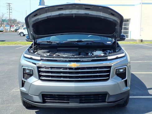 Used 2024 Chevrolet Traverse LT image 31
