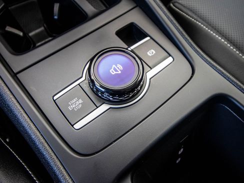 Certified 2025 Volkswagen Tiguan SE image 35