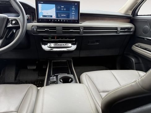 Used 2023 Lincoln Corsair Reserve w/ Equipment Group 201A image 14