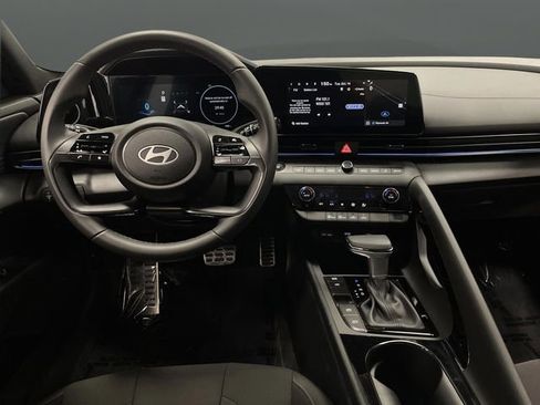 Used 2025 Hyundai Elantra SEL image 5