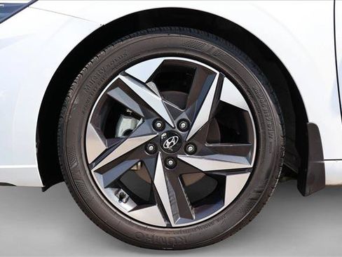Used 2023 Hyundai Elantra Limited FWD image 9