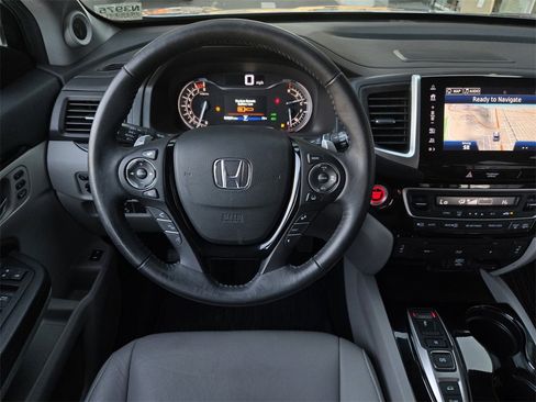 Used 2017 Honda Pilot Touring image 16