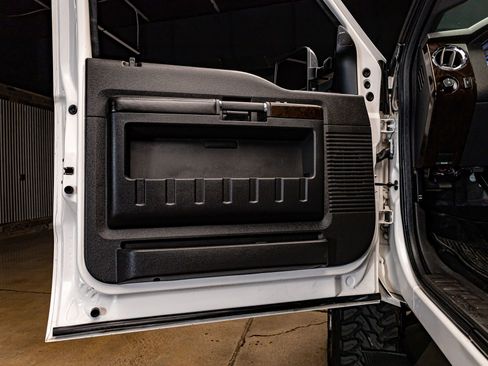 Used 2014 Ford F350 Platinum w/ Platinum Package image 27