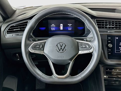 Used 2023 Volkswagen Tiguan SE FWD image 18