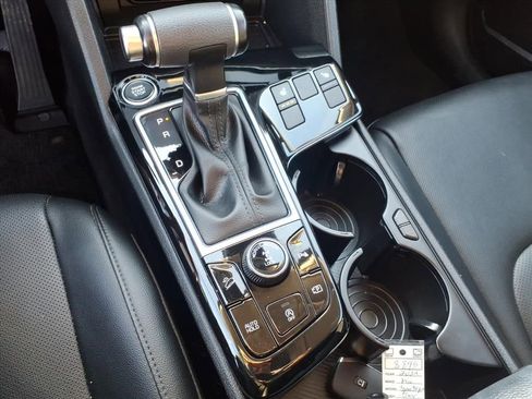 Used 2024 Kia Sportage EX image 9