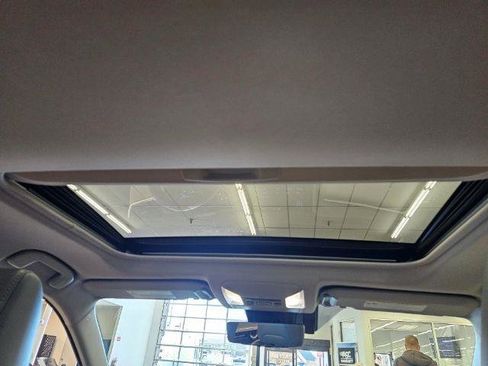 Used 2022 Toyota RAV4 XLE Premium AWD/4WD image 35