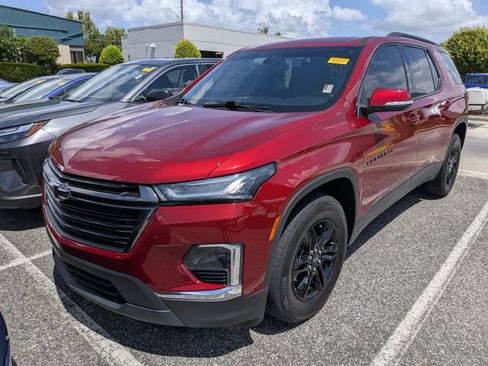 Used 2022 Chevrolet Traverse LT FWD image 2