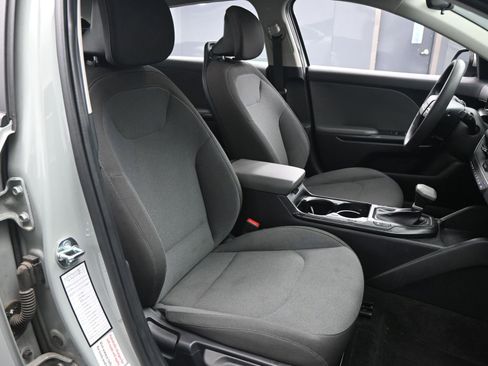Used 2025 Kia K4 LXS image 12