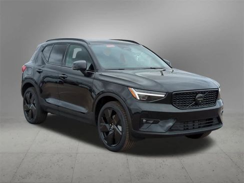 New 2026 Volvo XC40 B5 Ultra w/ Protection Package Premier image 8