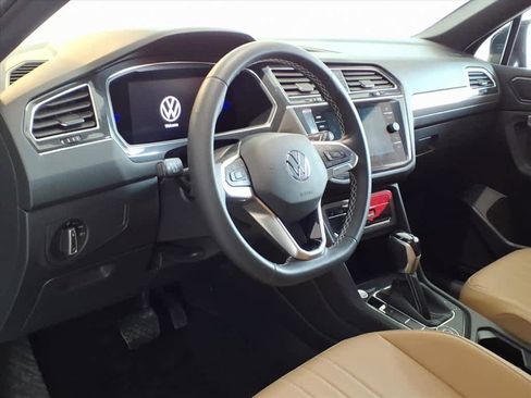 Used 2023 Volkswagen Tiguan SE image 9