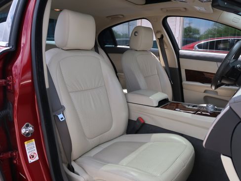 Used 2011 Jaguar XF Premium RWD image 13