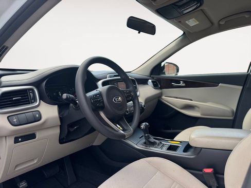 Used 2017 Kia Sorento FWD image 9