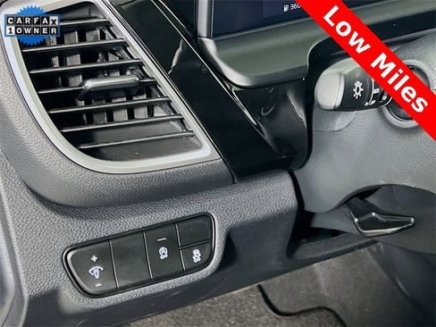 Certified 2024 Kia Seltos S image 11