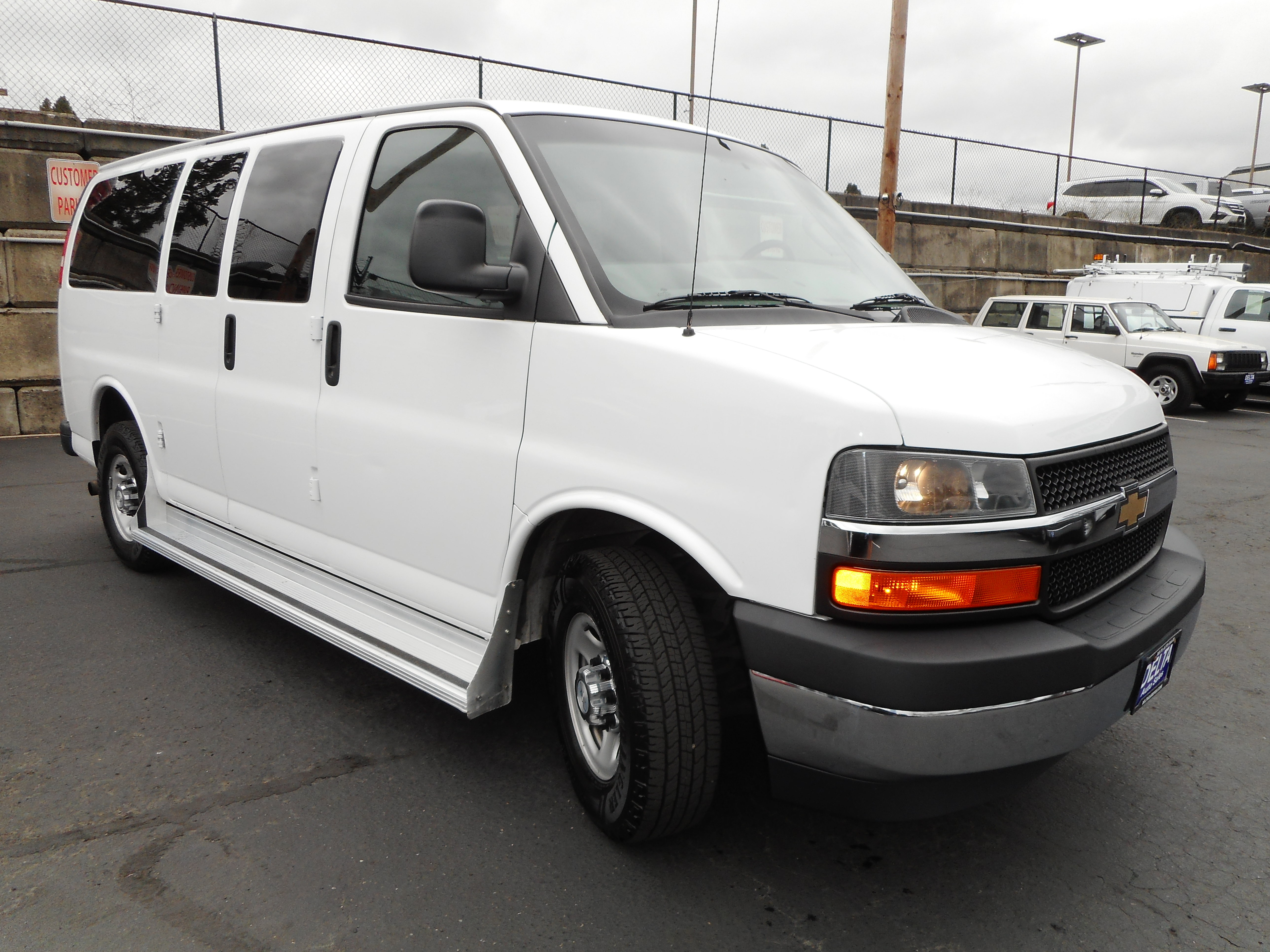 Used 2017 Chevrolet Express 3500 LT w/ LT Preferred Equipment Group RWD image 1