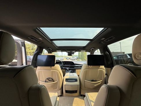 Used 2021 Cadillac Escalade Premium Luxury w/ Driver Assist Tech Package AWD/4WD image 36