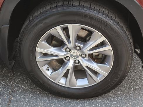 Used 2015 Toyota Highlander XLE image 11