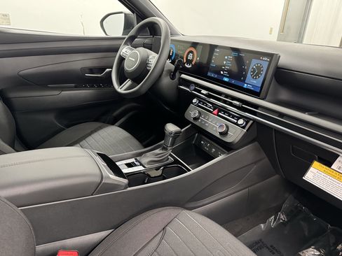 New 2025 Hyundai Santa Cruz SE image 4