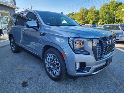 Used 2023 GMC Yukon Denali Ultimate AWD/4WD image 3