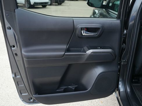 Used 2023 Toyota Tacoma TRD Sport AWD/4WD image 22