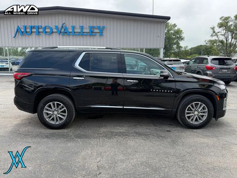 Used 2022 Chevrolet Traverse Premier w/ LPO, Floor Liner Package AWD/4WD image 8
