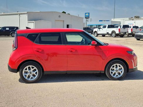 Used 2025 Kia Soul LX w/ LX Technology Package FWD image 9