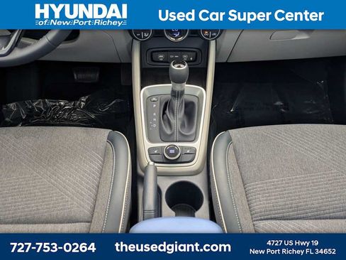 Certified 2023 Hyundai Venue Limited FWD image 19