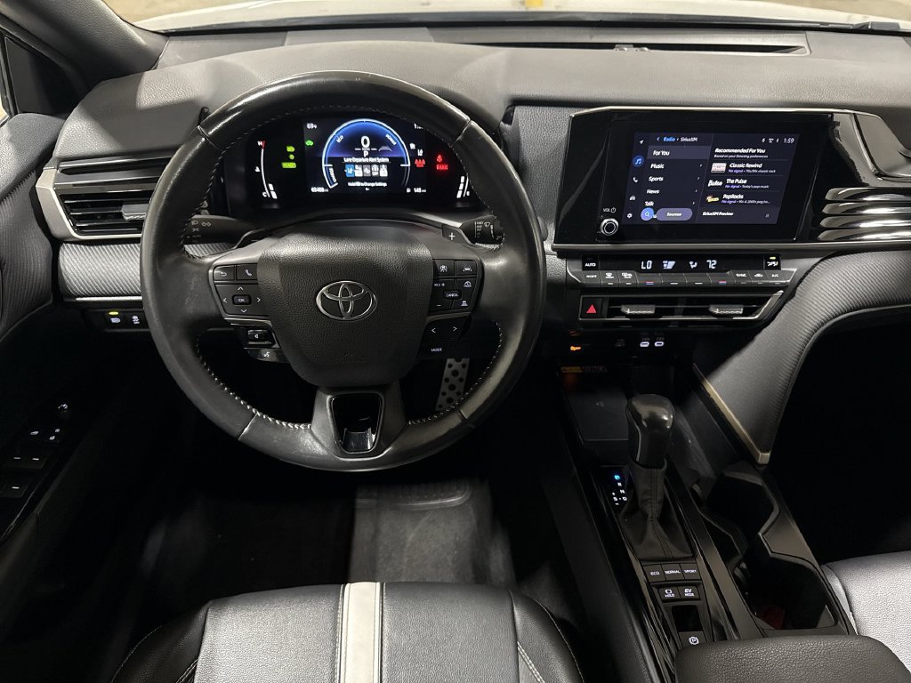 Used 2025 Toyota Camry SE FWD image 11