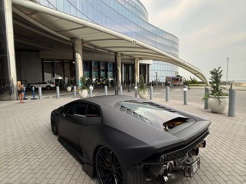 Used 2015 Lamborghini Huracan LP 610-4 AWD/4WD image 2