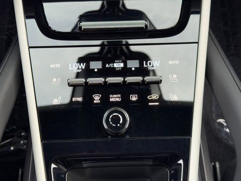 Used 2024 Porsche Cayenne Turbo image 44