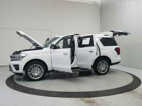 Used 2024 Ford Expedition Limited RWD image 12