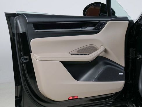 Certified 2025 Porsche Macan 4S Electric image 29