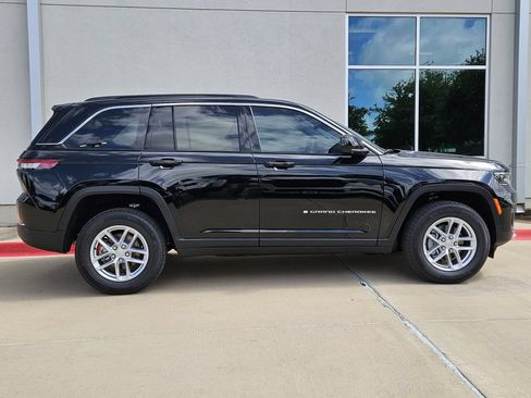 New 2026 Jeep Grand Cherokee Laredo RWD image 2