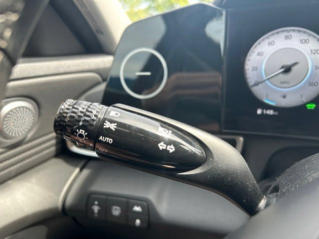Used 2022 Hyundai Elantra Limited FWD image 20