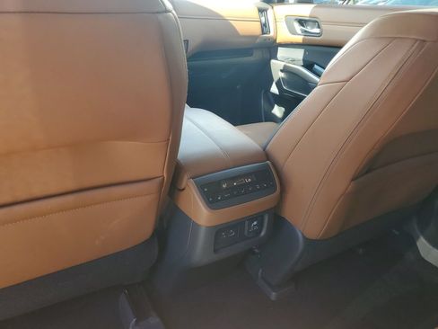 Used 2025 Nissan Pathfinder Platinum w/ Cargo Package FWD image 17
