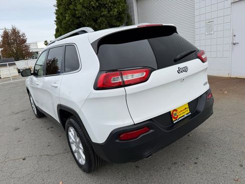 Used 2018 Jeep Cherokee Latitude image 4