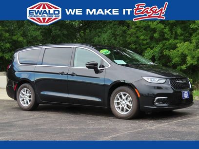 Used 2023 Chrysler Pacifica Touring-L
