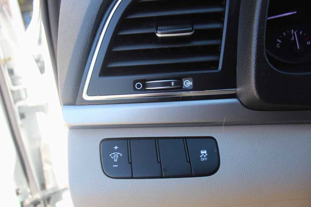 Used 2018 Hyundai Elantra SE FWD image 13