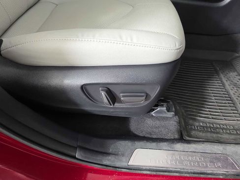 Used 2024 Toyota Grand Highlander Platinum image 35