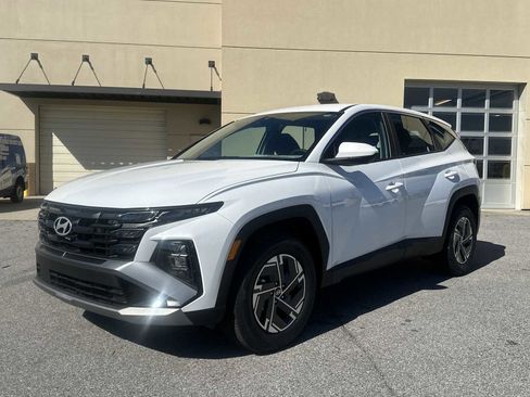 New 2026 Hyundai Tucson Blue SE image 4