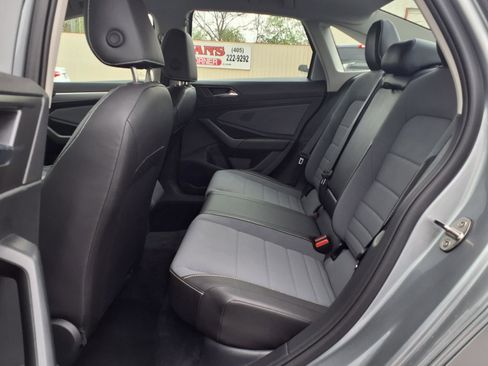 Used 2025 Volkswagen Jetta SE FWD image 13