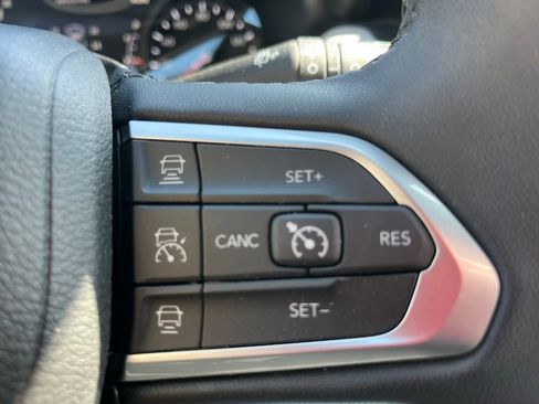 Used 2025 Jeep Compass Limited image 14