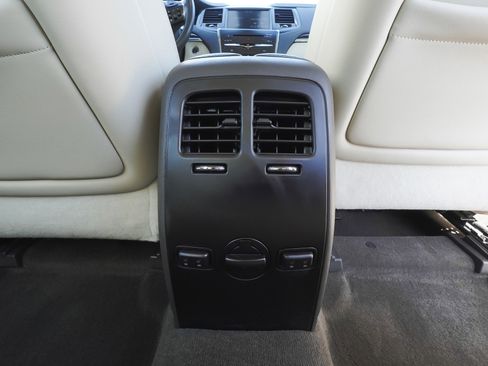 Used 2013 Lincoln MKS AWD image 38