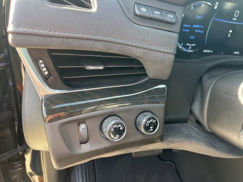 Used 2020 Cadillac Escalade Platinum image 16