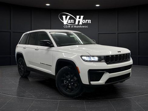 New 2026 Jeep Grand Cherokee Altitude image 42