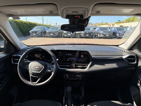 Used 2024 Chevrolet TrailBlazer LT w/ Driver Confidence Package image 31