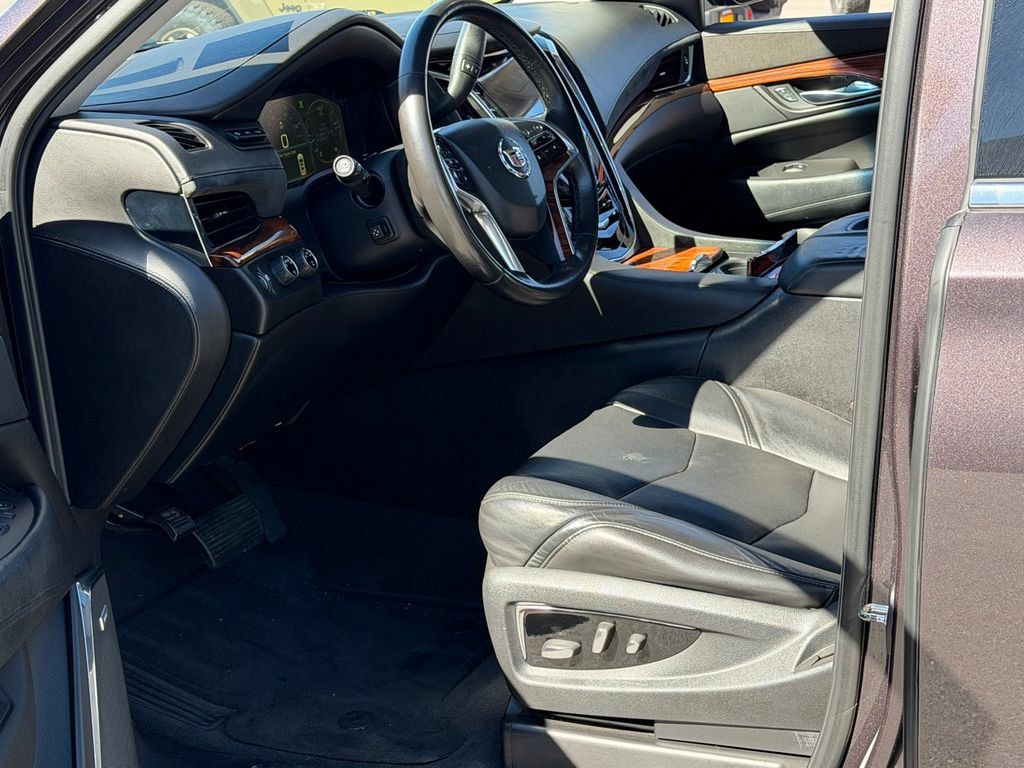 Used 2015 Cadillac Escalade Luxury AWD/4WD image 10