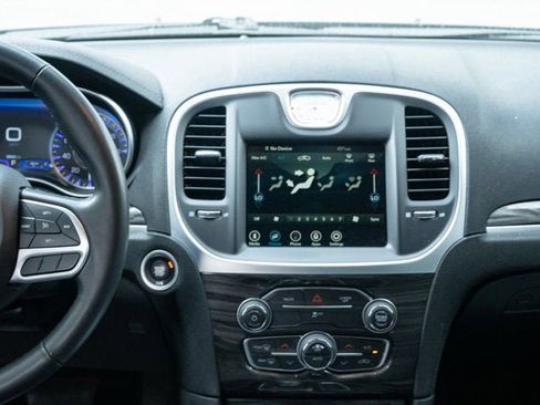 Used 2022 Chrysler 300 Touring w/ Sport Appearance Package image 31