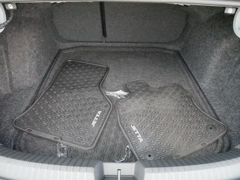 Certified 2026 Volkswagen Jetta SE FWD image 18