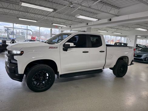 Used 2019 Chevrolet Silverado 1500 Custom Trail Boss w/ Custom Convenience Package AWD/4WD image 6
