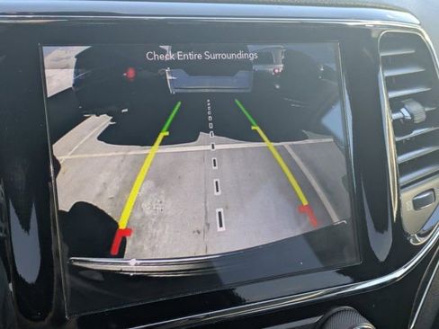 Used 2019 Jeep Grand Cherokee Limited image 17